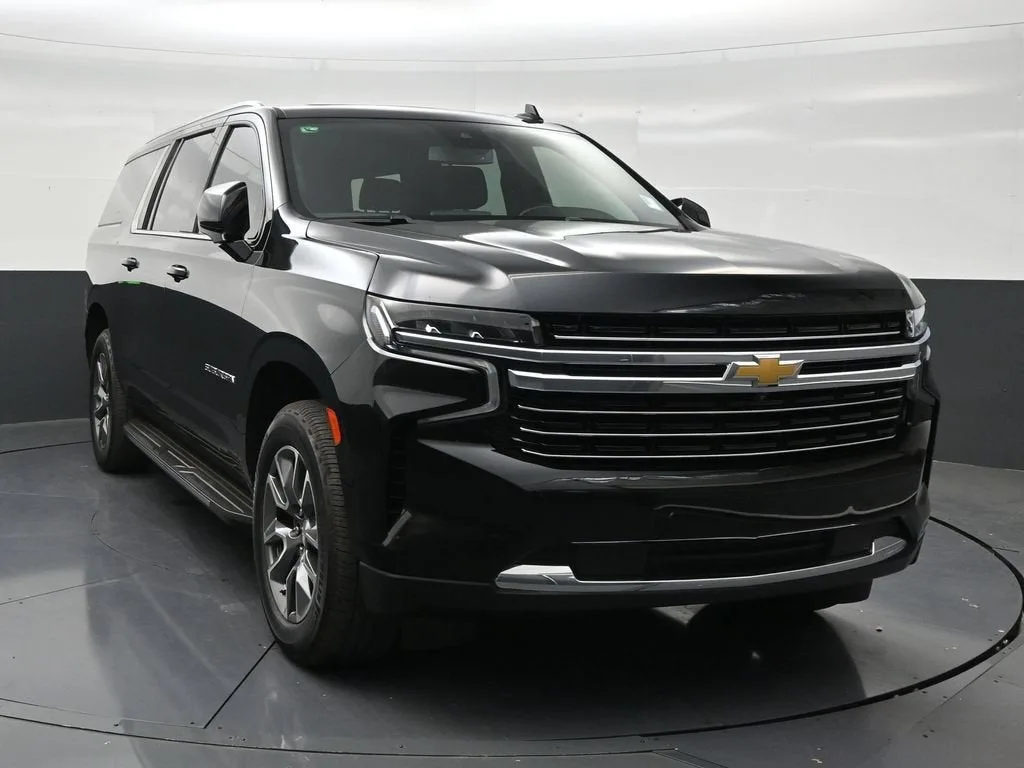 2024 Chevrolet Suburban LT photo 7