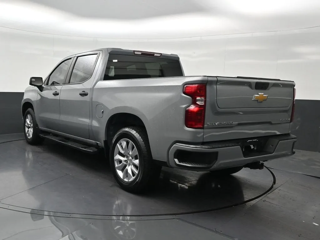 2024 Chevrolet Silverado 1500 Custom photo 3