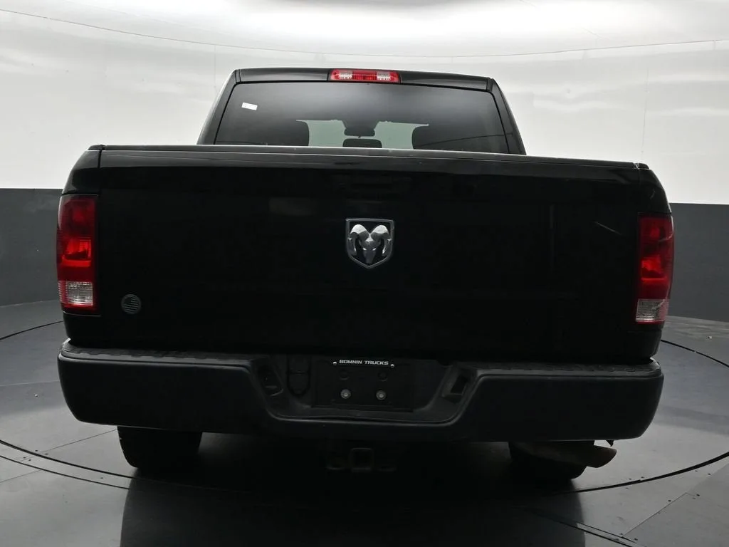 2021 RAM 1500 Classic Tradesman Crew Cab 4x2 5'7" Box photo 4