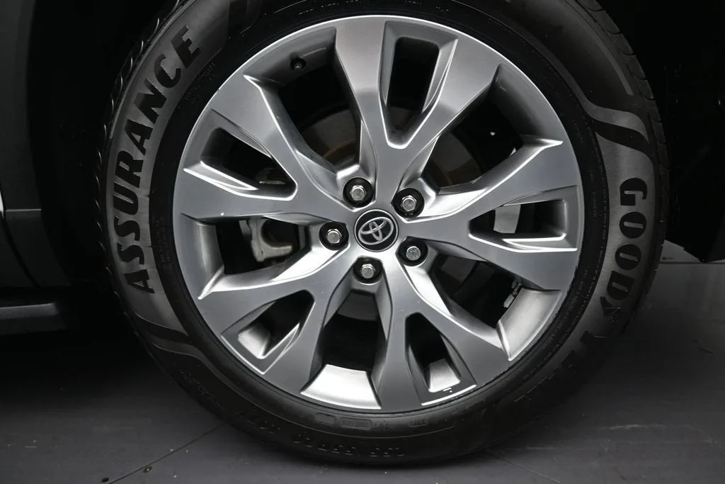 2024 Toyota Grand Highlander Hybrid Limited photo 10