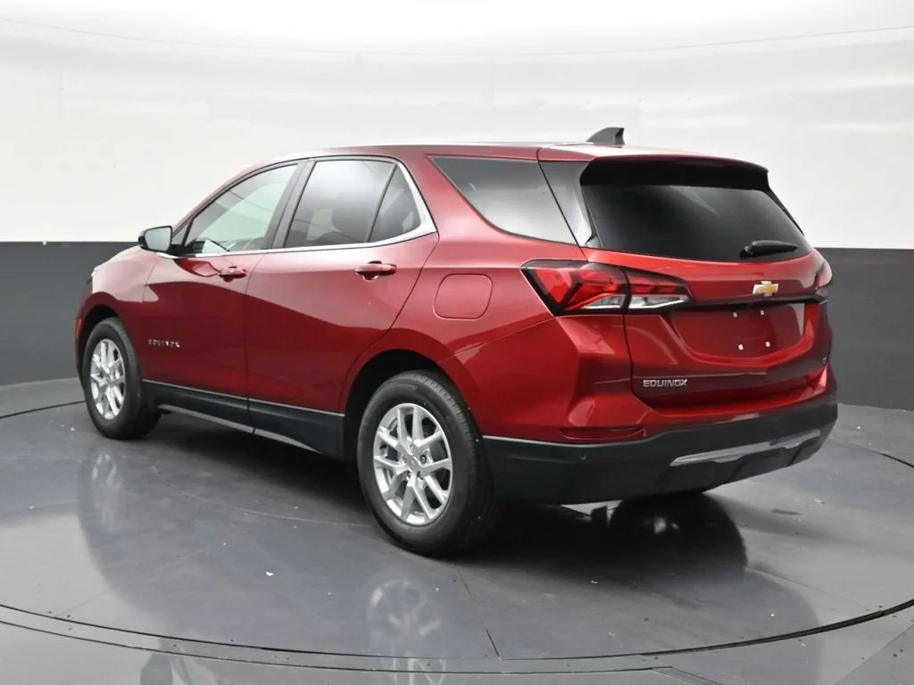 2023 Chevrolet Equinox LT photo 3