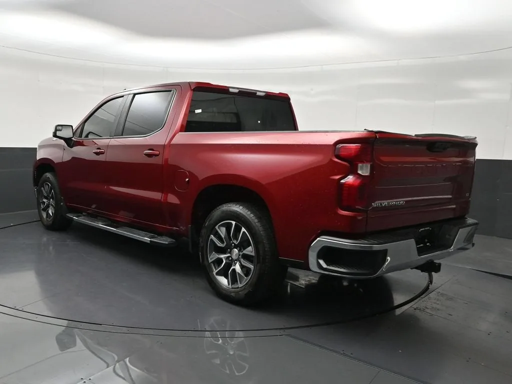 2023 Chevrolet Silverado 1500 LT photo 3