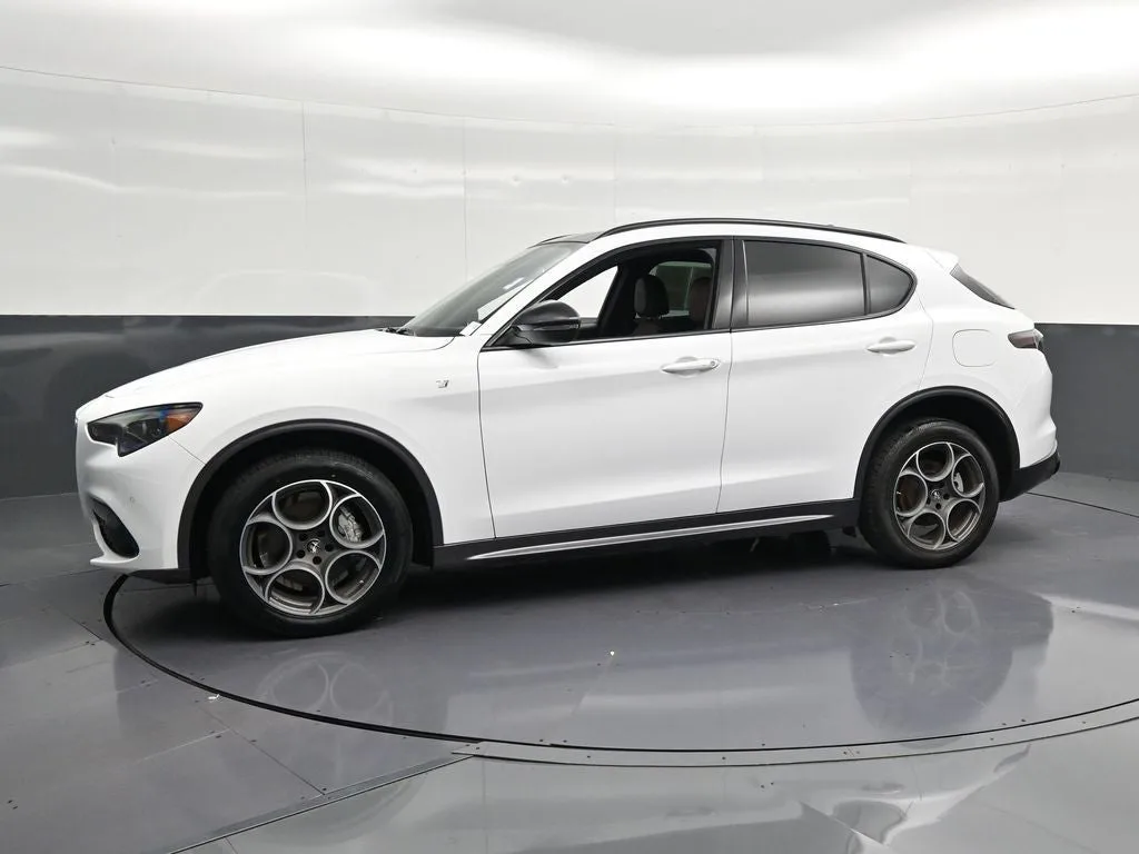 2024 Alfa Romeo Stelvio Ti photo 7