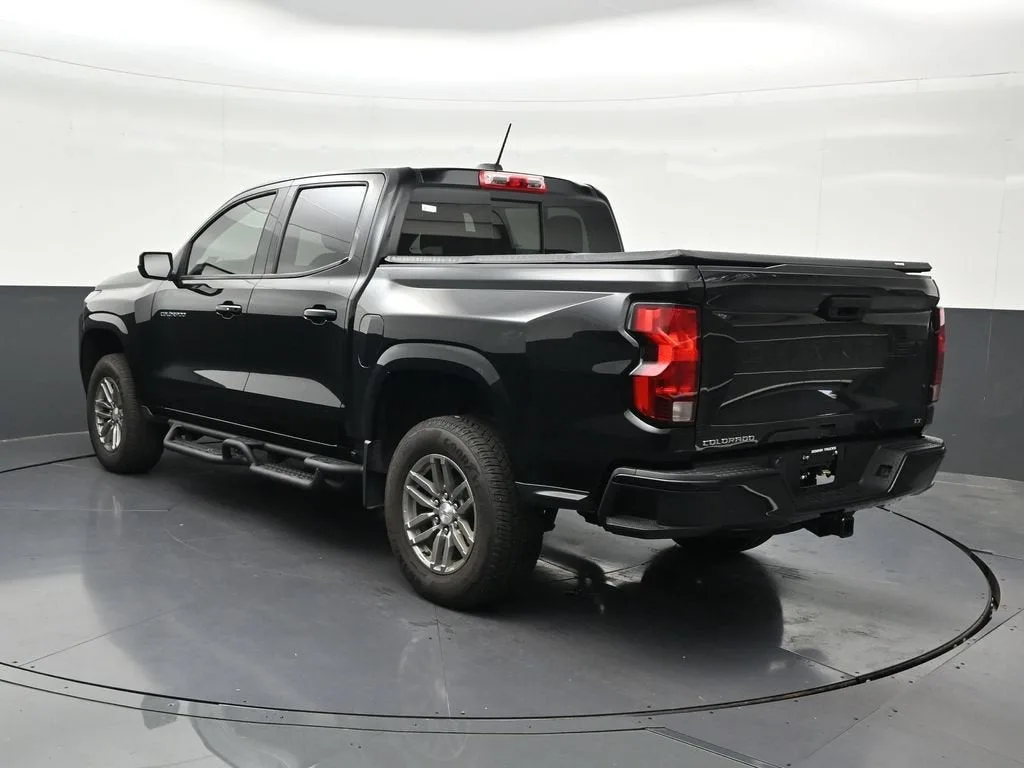 2024 Chevrolet Colorado LT photo 3