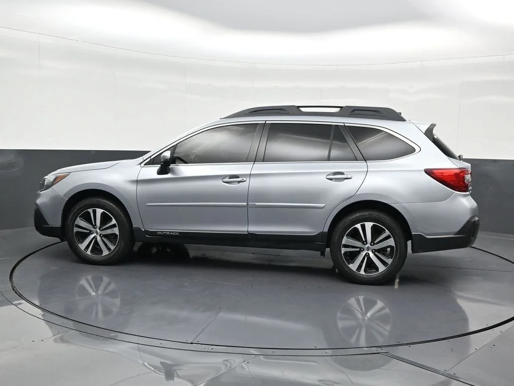2019 Subaru Outback Limited photo 2