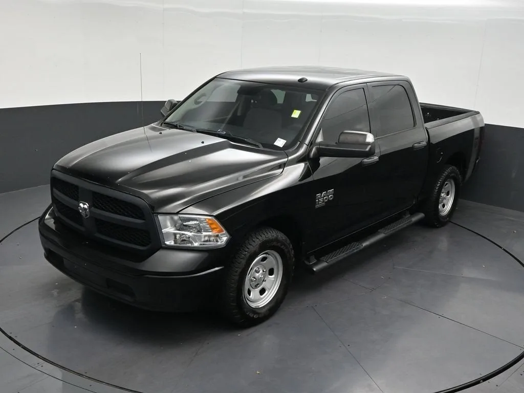 2021 RAM 1500 Classic Tradesman Crew Cab 4x2 5'7" Box photo 10
