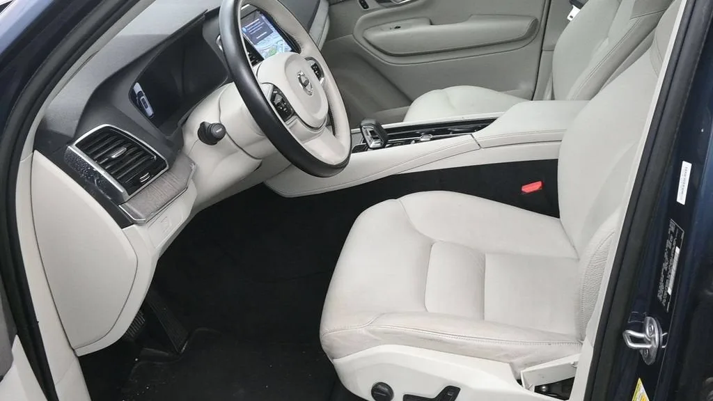 2023 Volvo XC90 Plus photo 10