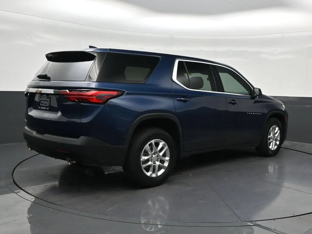 2023 Chevrolet Traverse LS photo 5