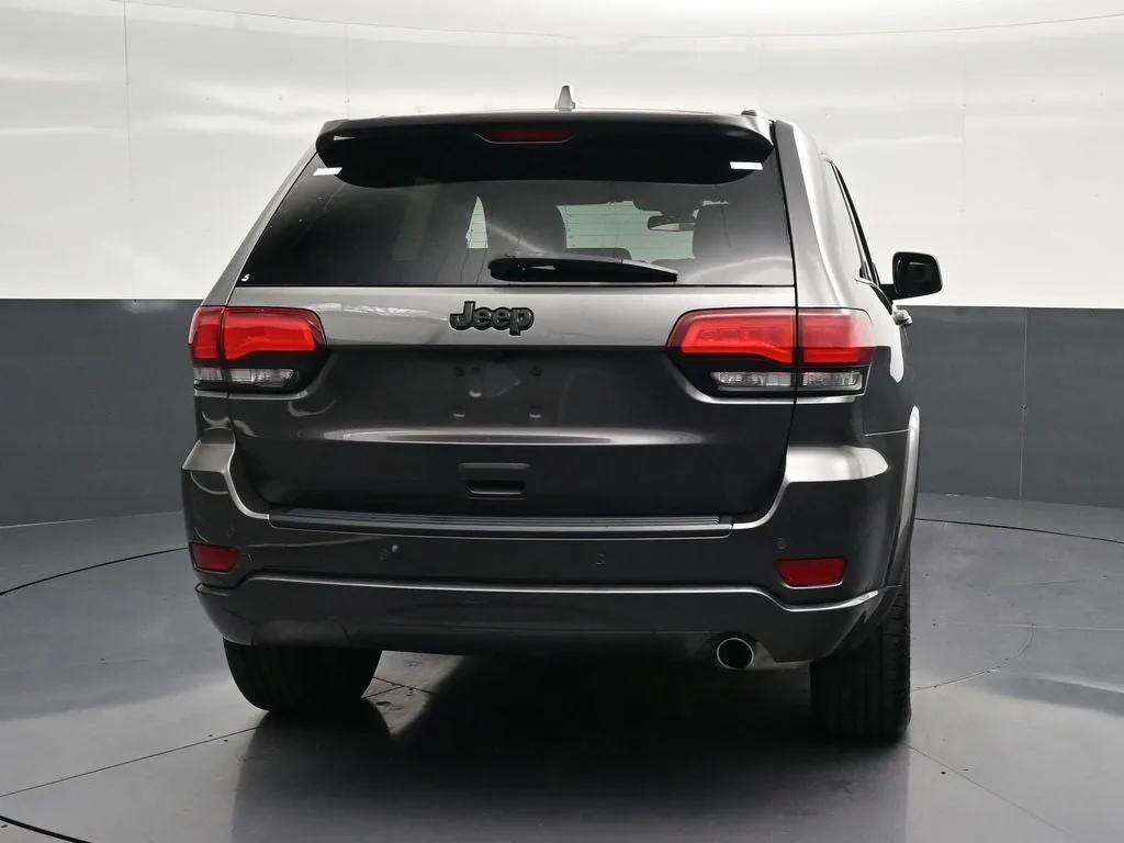 2021 Jeep Grand Cherokee Laredo X photo 2