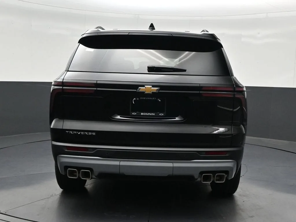 2026 Chevrolet Traverse LT photo 4