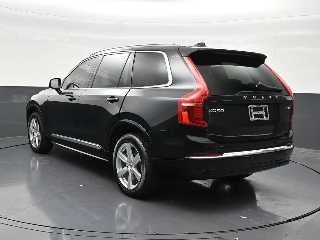 2024 Volvo XC90 B5 Core Bright Theme photo 3