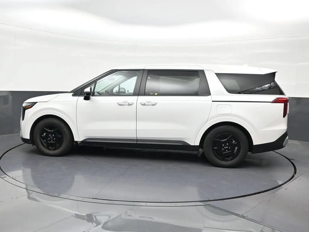 2025 Kia Carnival MPV LXS photo 2
