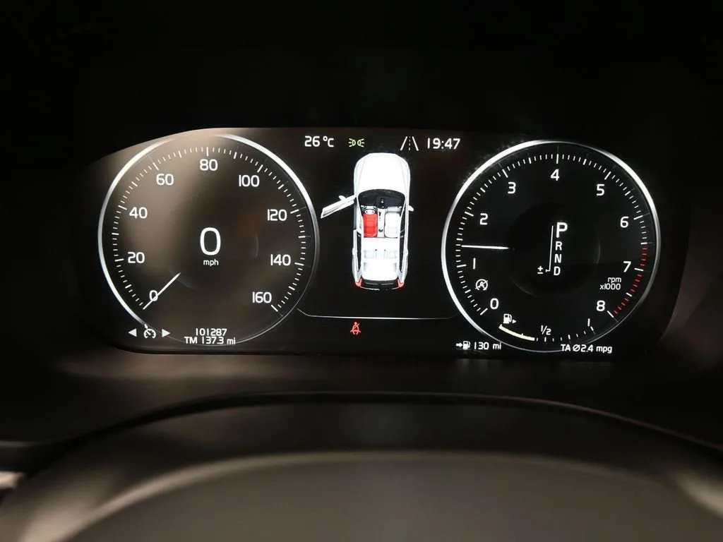 2018 Volvo XC60 Momentum photo 12