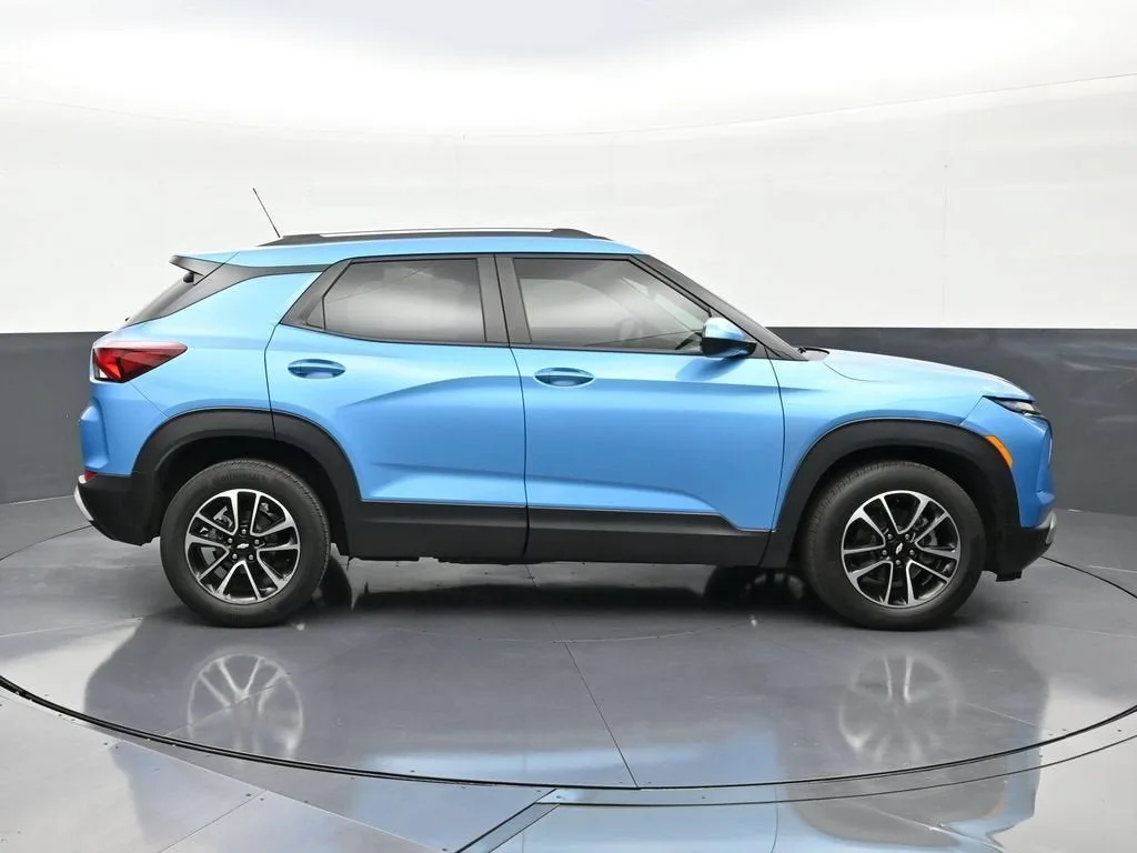 2025 Chevrolet Trailblazer LT photo 6