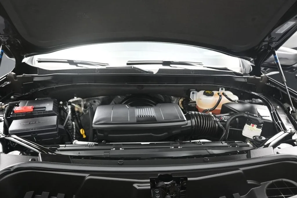 2025 Chevrolet Suburban Z71 photo 11