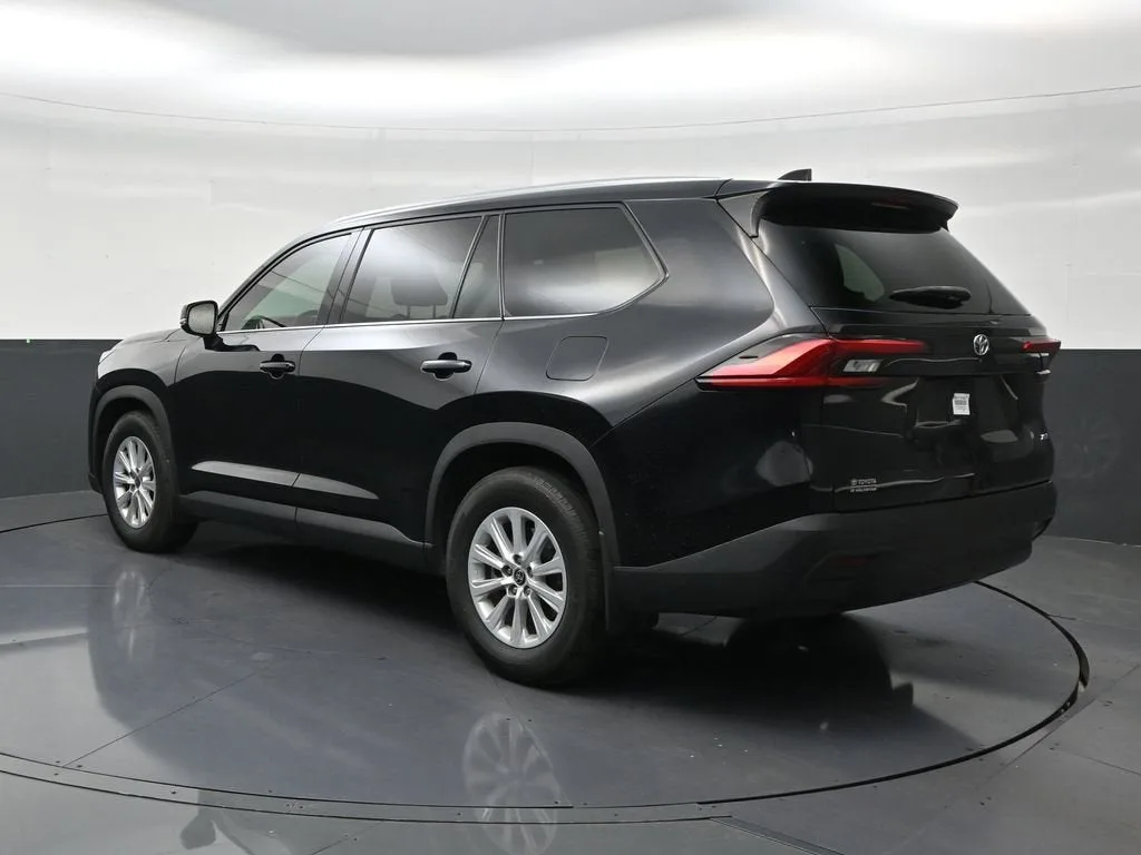 2024 Toyota Grand Highlander XLE photo 3