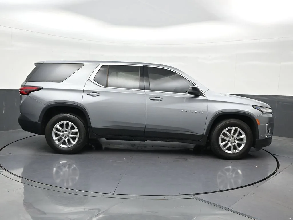 2023 Chevrolet Traverse LS photo 7