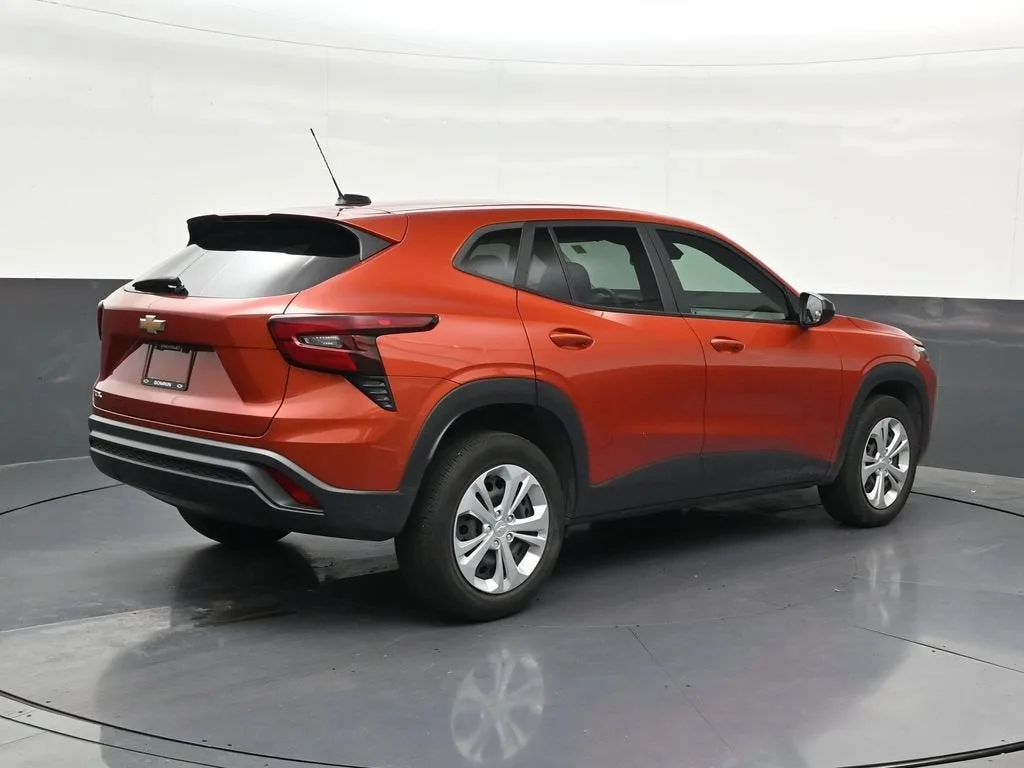2024 Chevrolet Trax LS photo 5