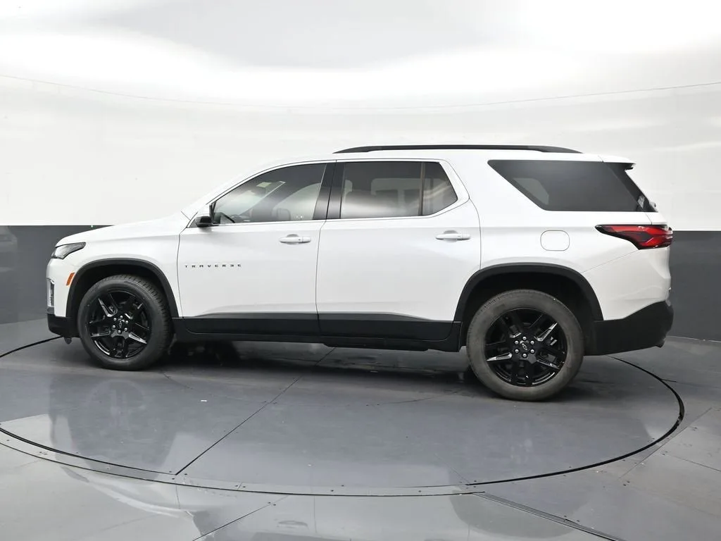 2022 Chevrolet Traverse LT Cloth photo 2