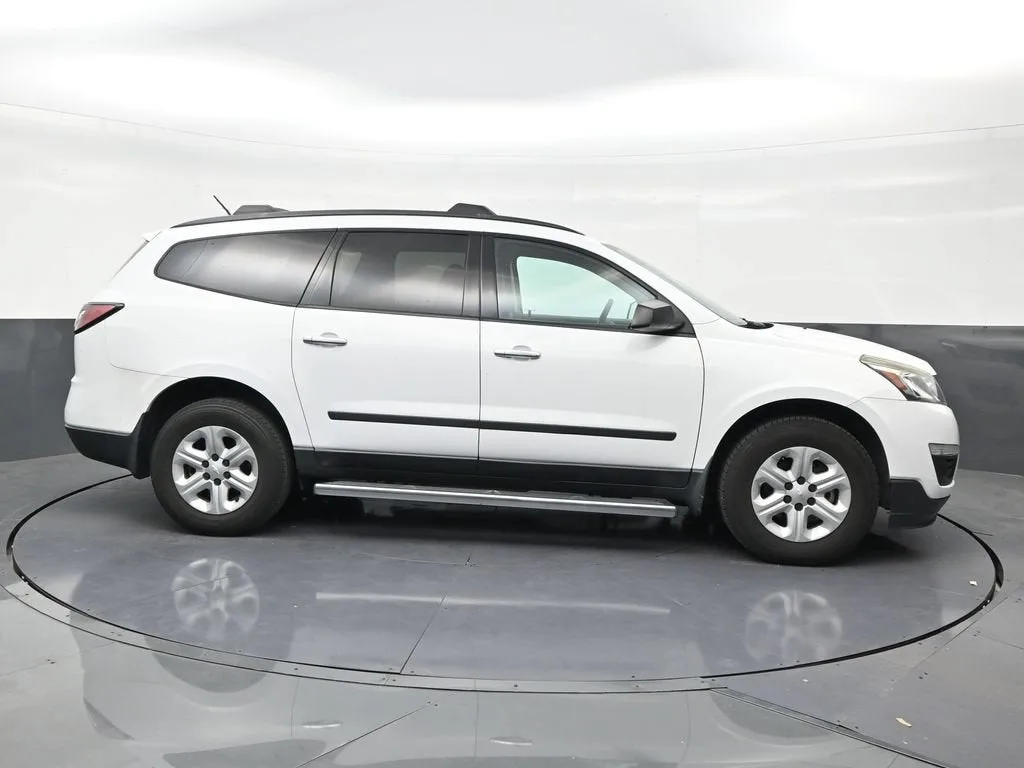 2017 Chevrolet Traverse LS photo 6