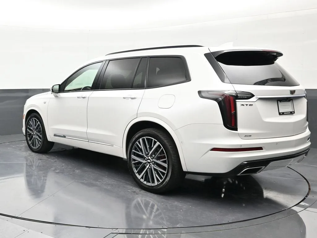 2022 Cadillac XT6 Sport photo 3