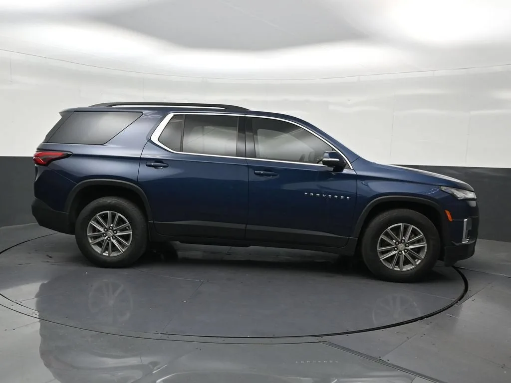 2023 Chevrolet Traverse LT Cloth photo 7