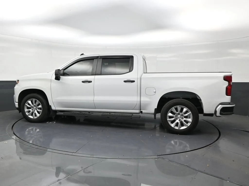 2021 Chevrolet Silverado 1500 Custom photo 2