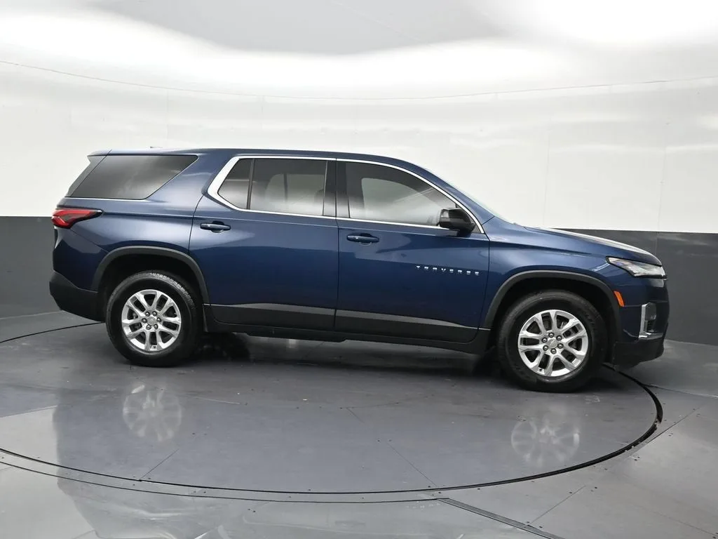 2023 Chevrolet Traverse LS photo 7