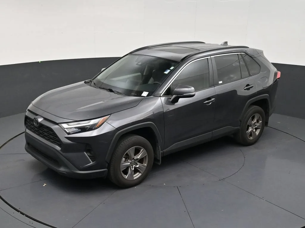 2024 Toyota RAV4 XLE photo 12