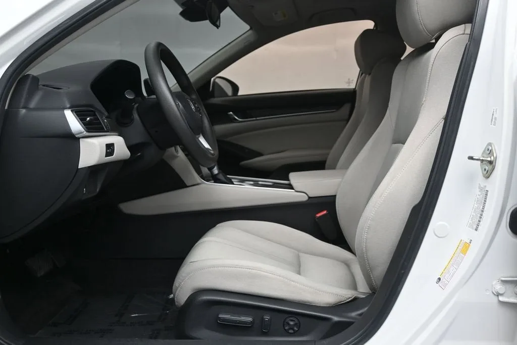 2020 Honda Accord EX photo 11
