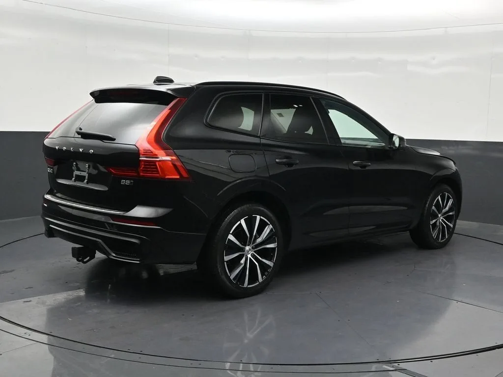 2024 Volvo XC60 B5 Plus Dark Theme photo 6