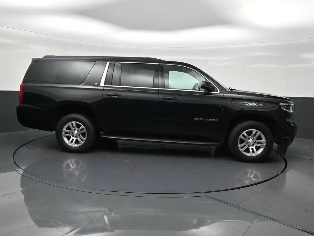 2018 Chevrolet Suburban LT photo 7