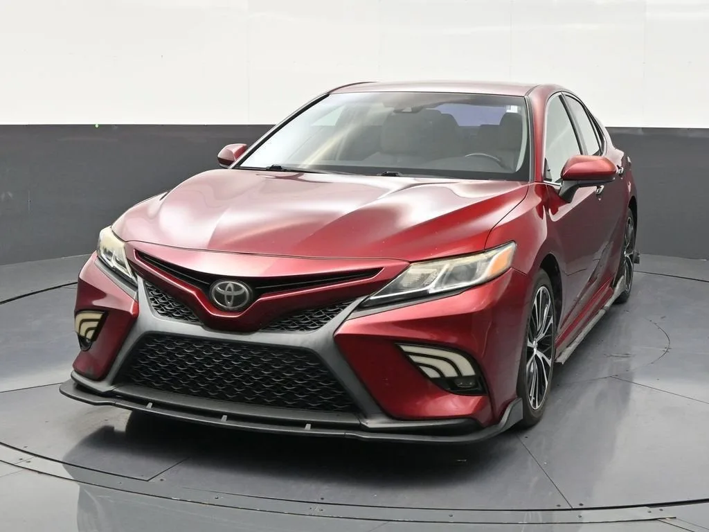 2018 Toyota Camry SE photo 8
