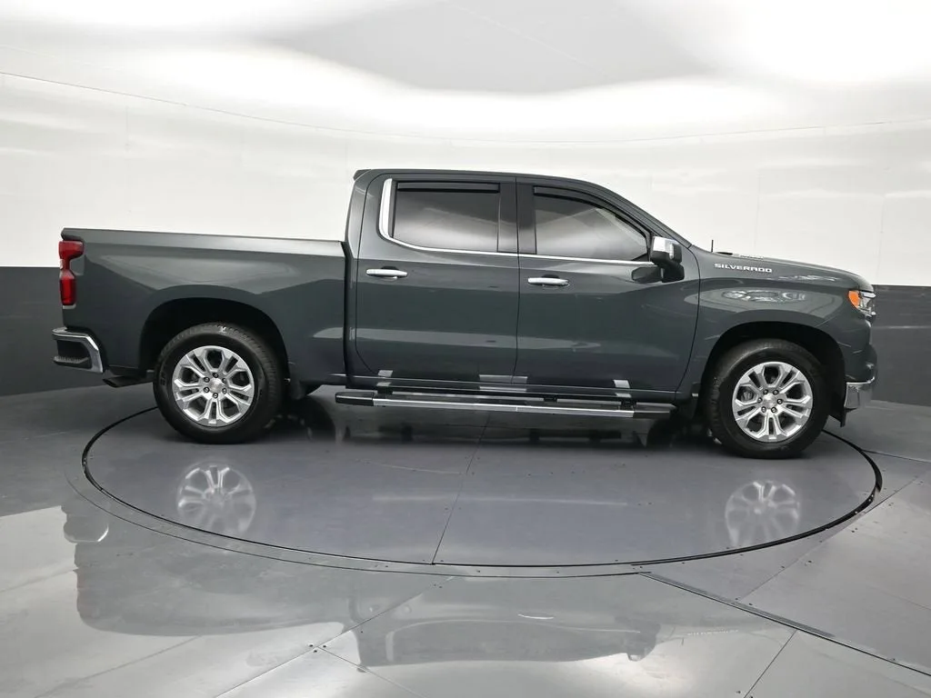 2025 Chevrolet Silverado 1500 LTZ photo 7