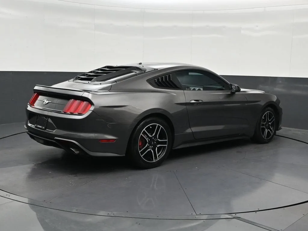 2020 Ford Mustang EcoBoost photo 5