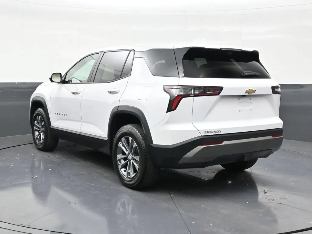 2026 Chevrolet Equinox LT photo 3