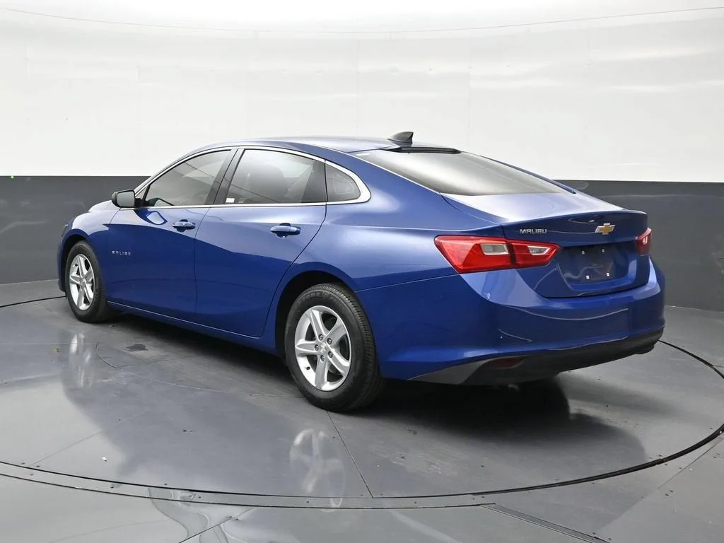2023 Chevrolet Malibu LS photo 3