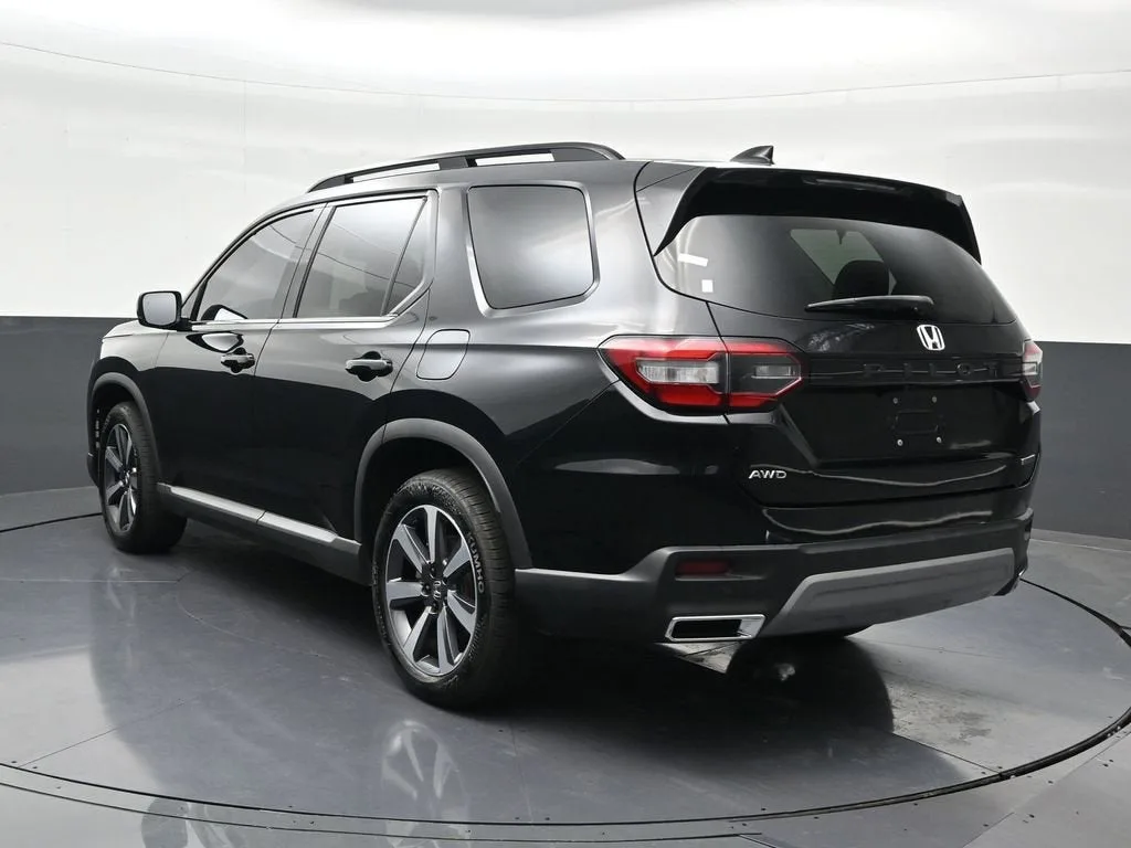 2023 Honda Pilot AWD Touring photo 3