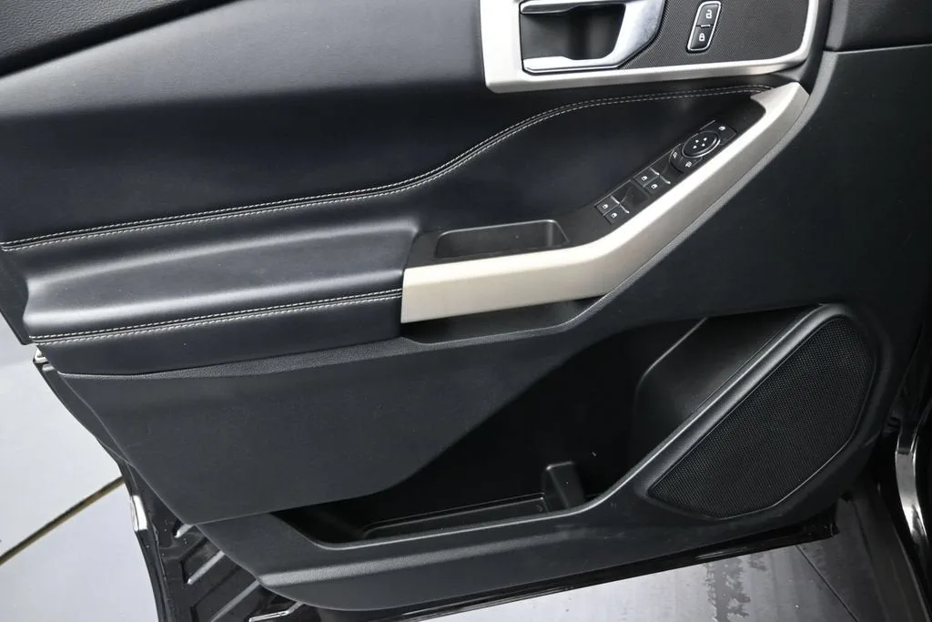 2021 Ford Explorer XLT photo 11