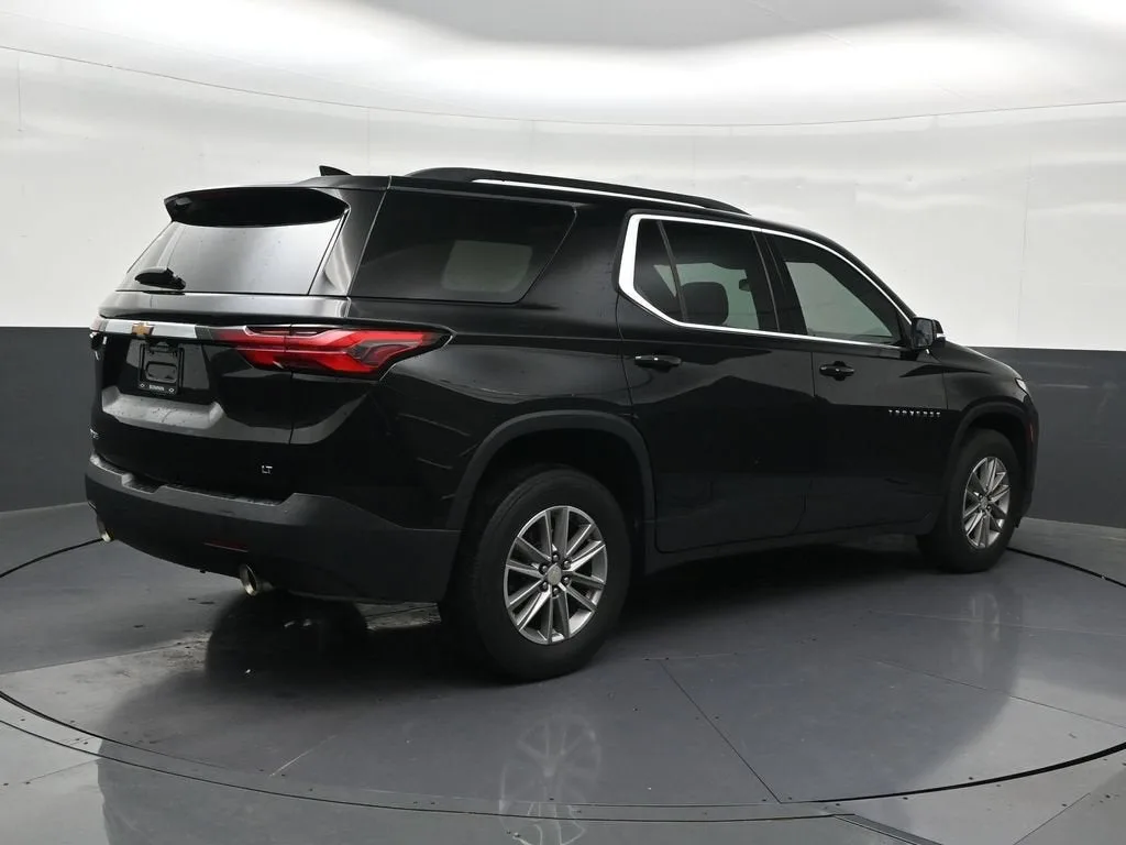2023 Chevrolet Traverse LT Cloth photo 5