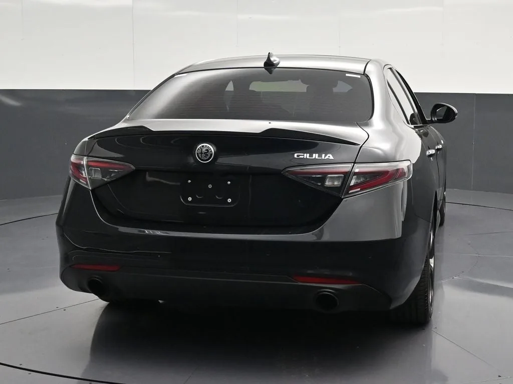 2024 Alfa Romeo Giulia Ti photo 2
