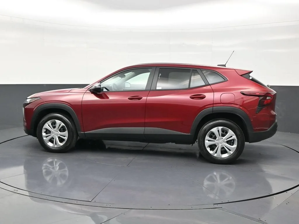 2025 Chevrolet Trax LS photo 2