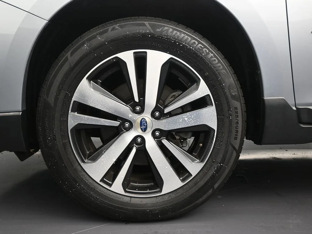 2019 Subaru Outback Limited photo 10