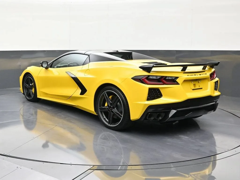 2026 Chevrolet Corvette Stingray 2LT photo 3