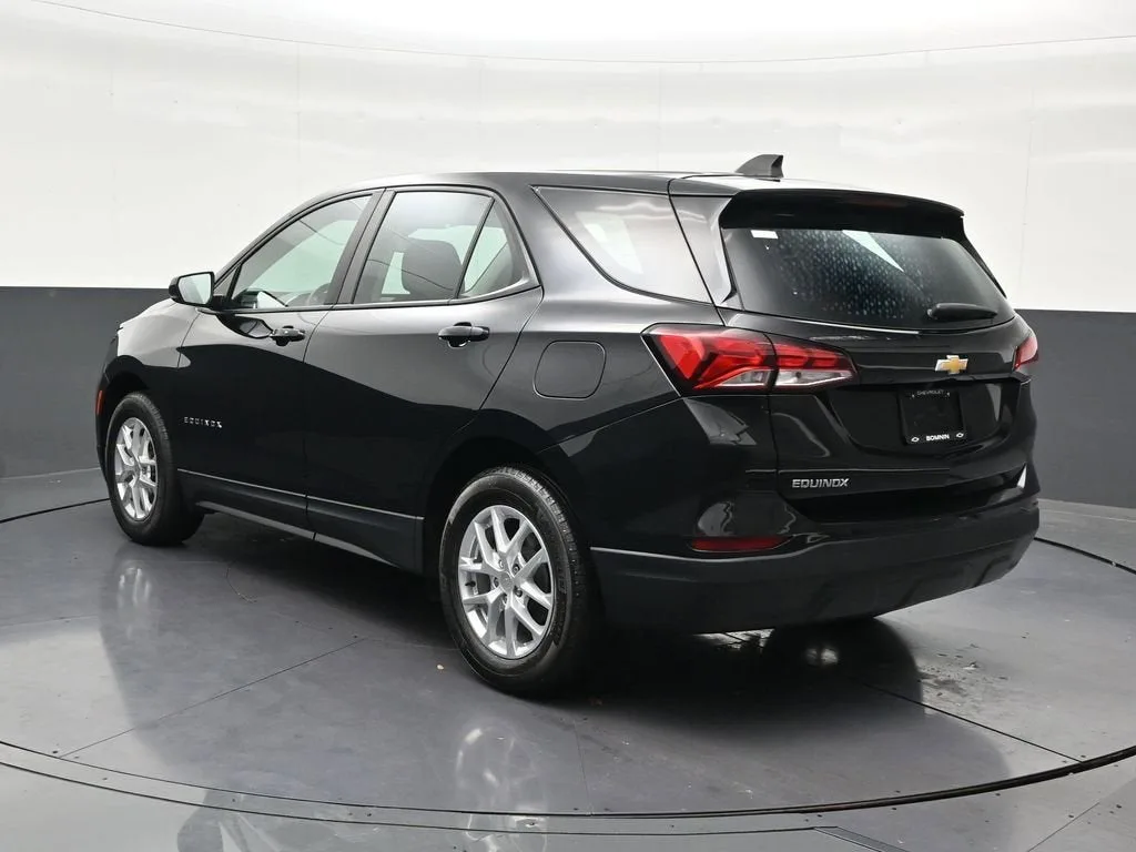 2024 Chevrolet Equinox LS photo 3