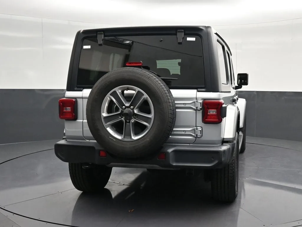 2022 Jeep Wrangler Unlimited Sahara photo 2