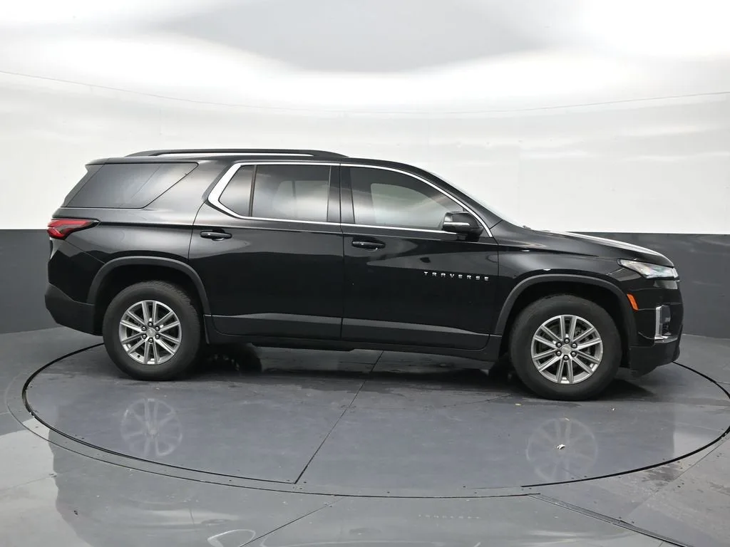 2023 Chevrolet Traverse LT Cloth photo 6