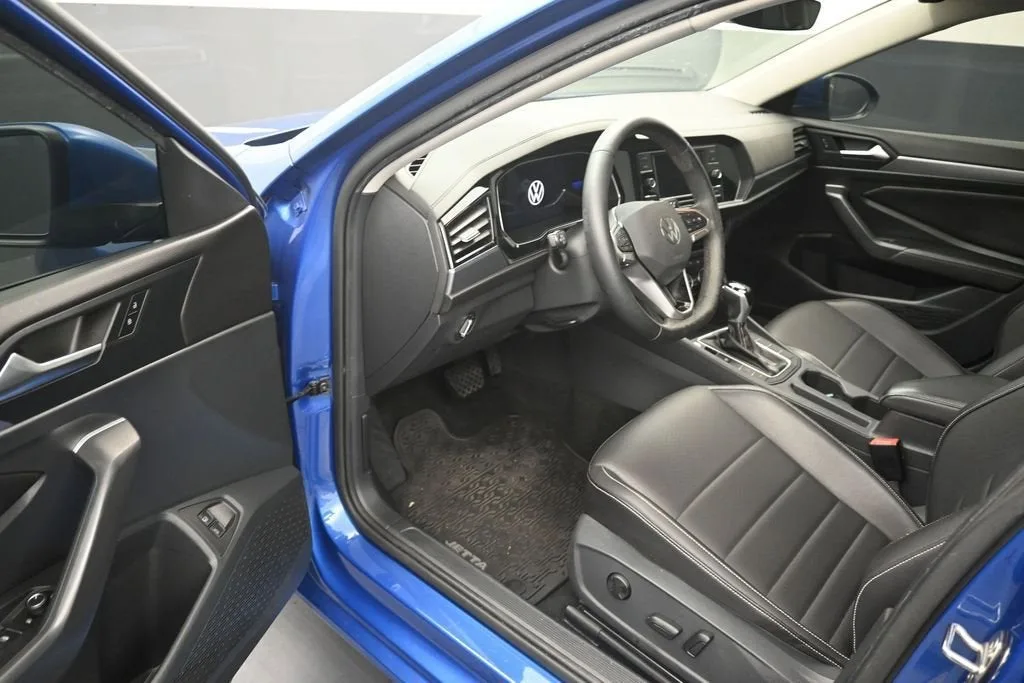 2023 Volkswagen Jetta SE photo 9