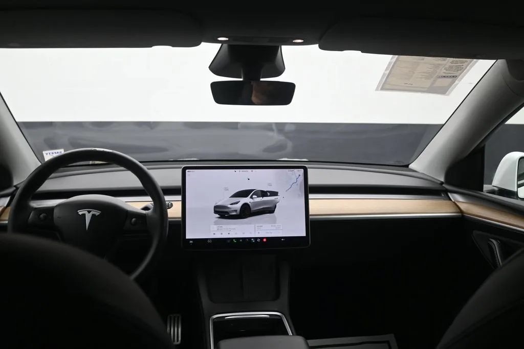 2023 Tesla Model Y Performance photo 9