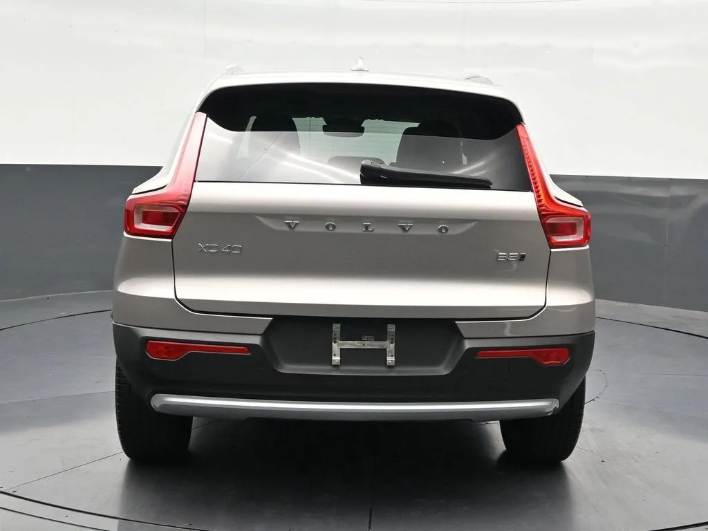 2024 Volvo XC40 B5 Plus Bright Theme photo 5